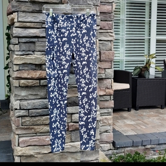 LOFT Lou & Grey Spotted Feel Good Leggings Medium - Picture 4 of 11